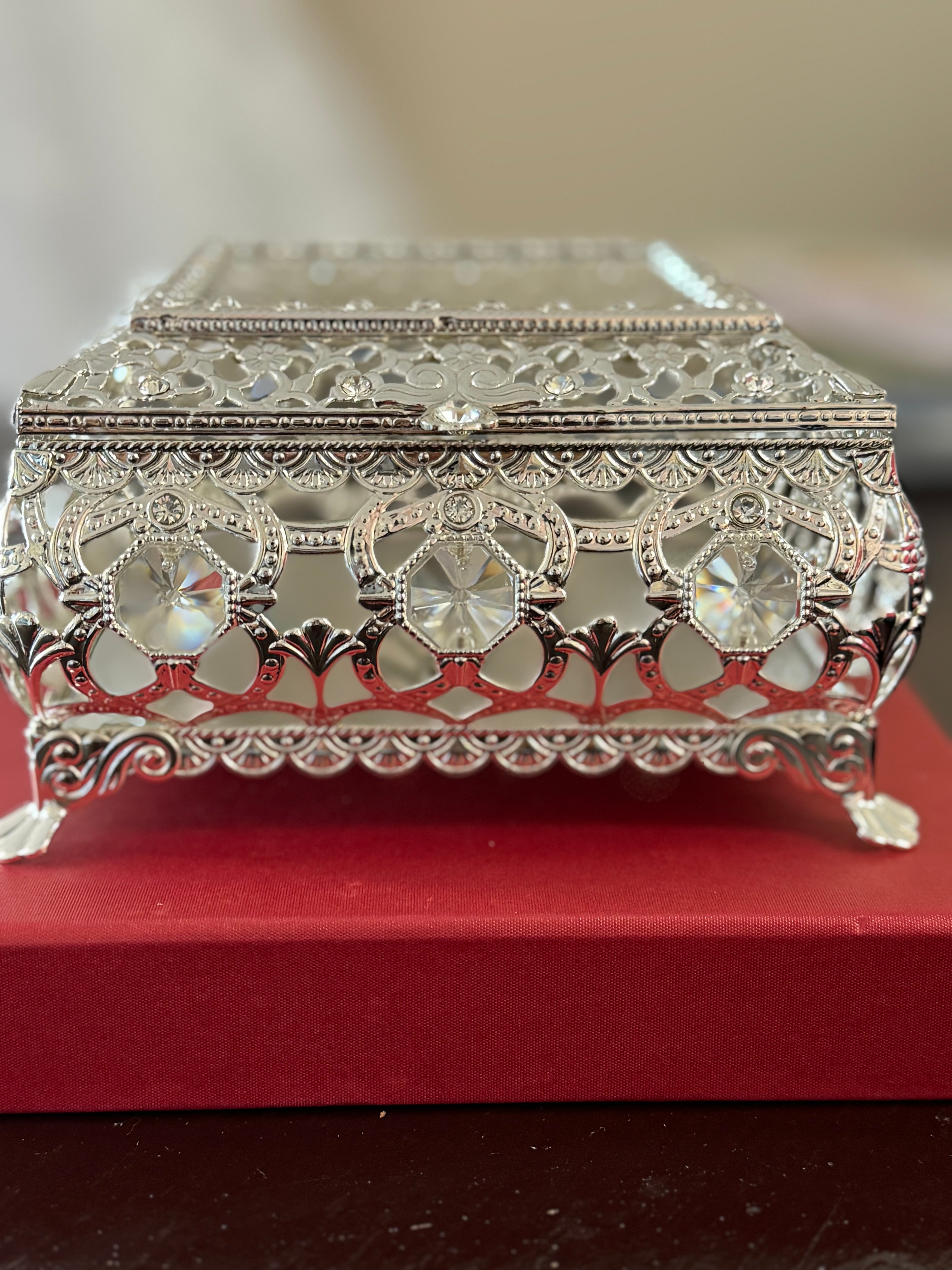 Silver lasso box