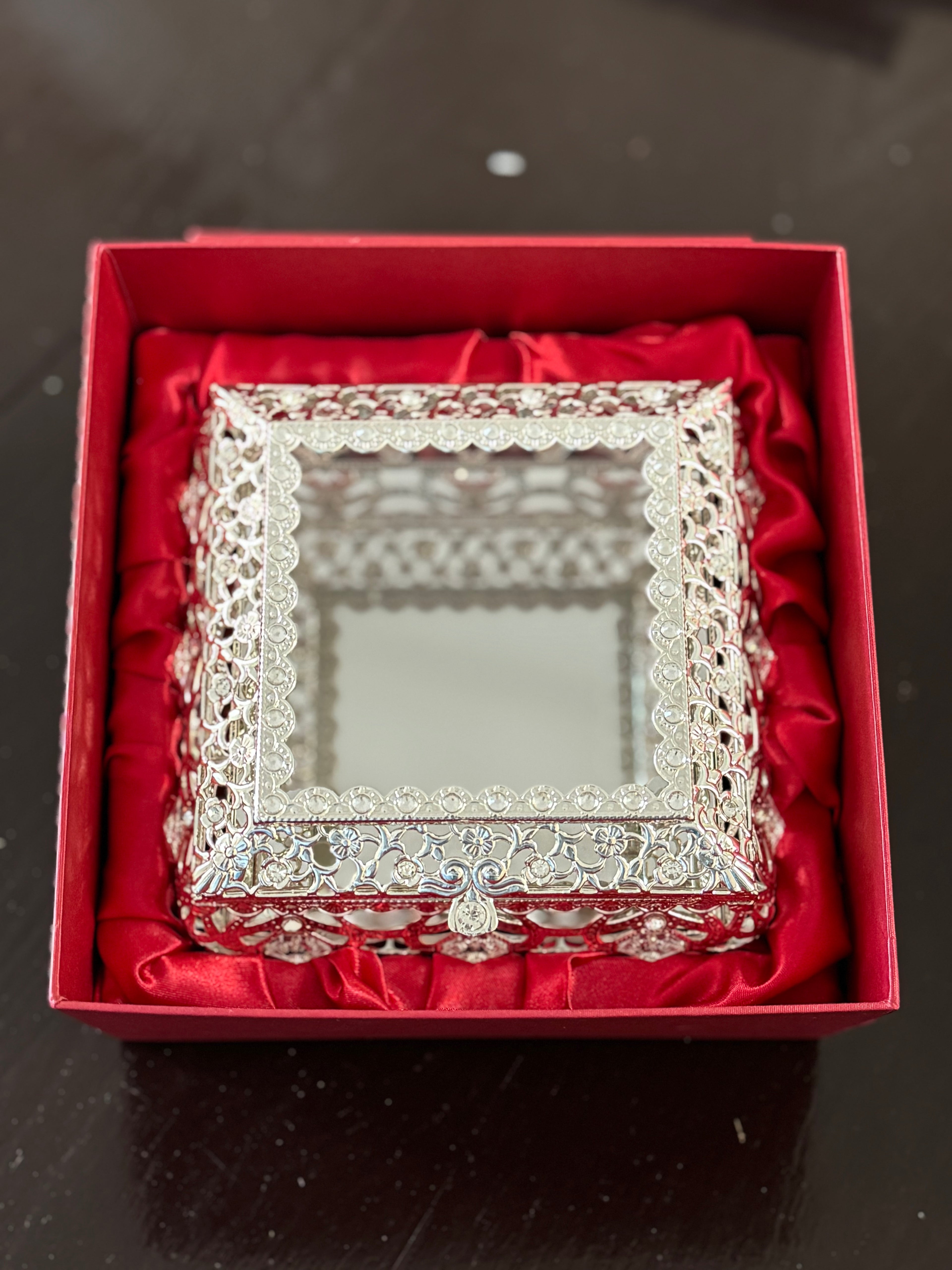Silver lasso box