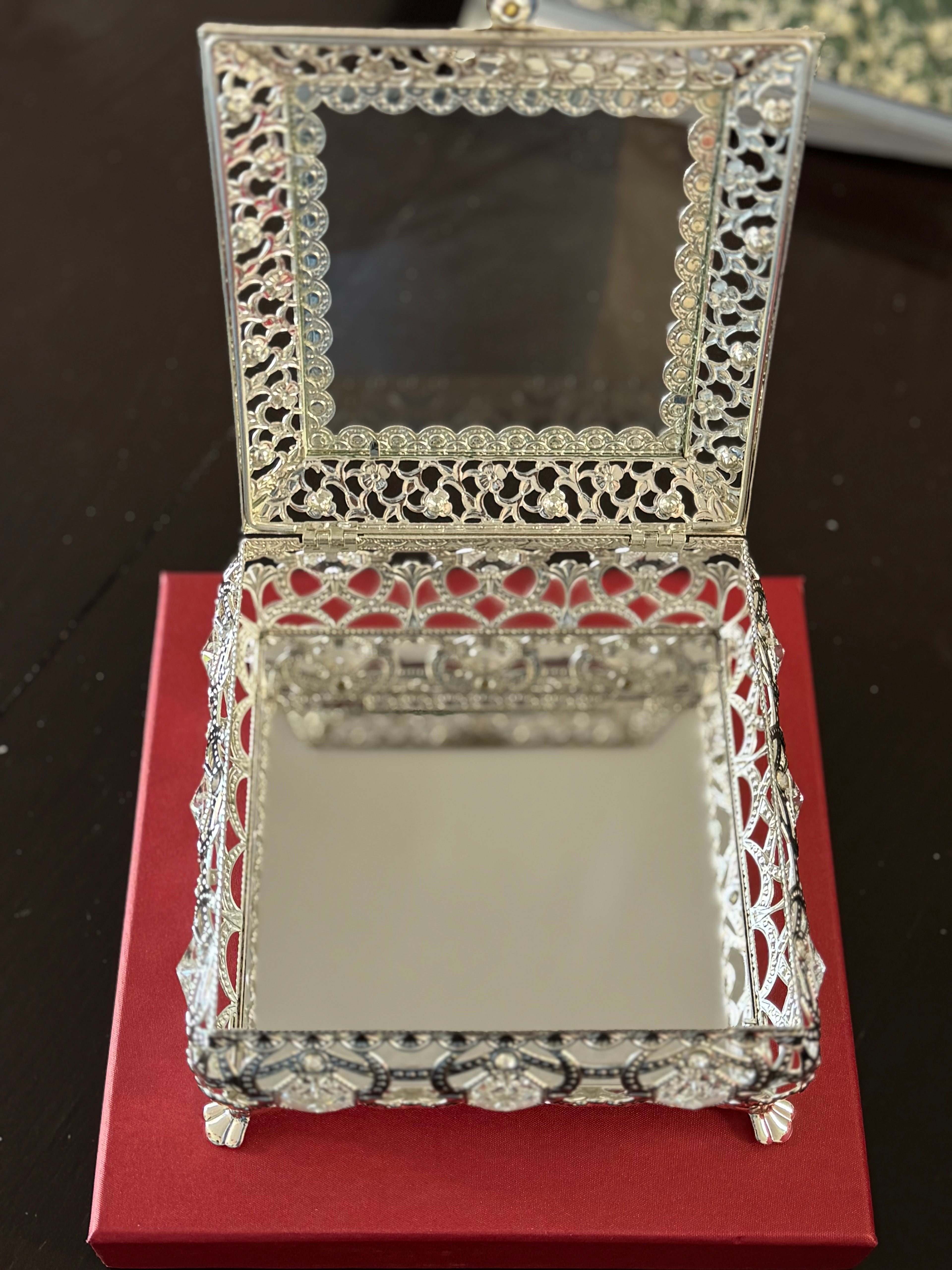 Silver lasso box