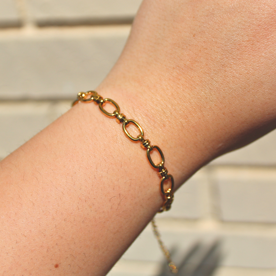 Gold chain link bracelet